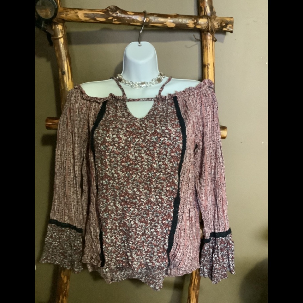 Flower cold shoulder top
